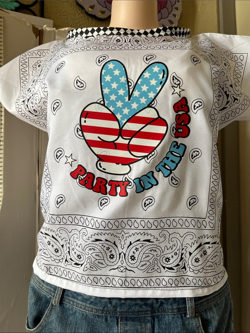 Ladies medium bandana top with Party in the USA' White Graphic. Pls see pics